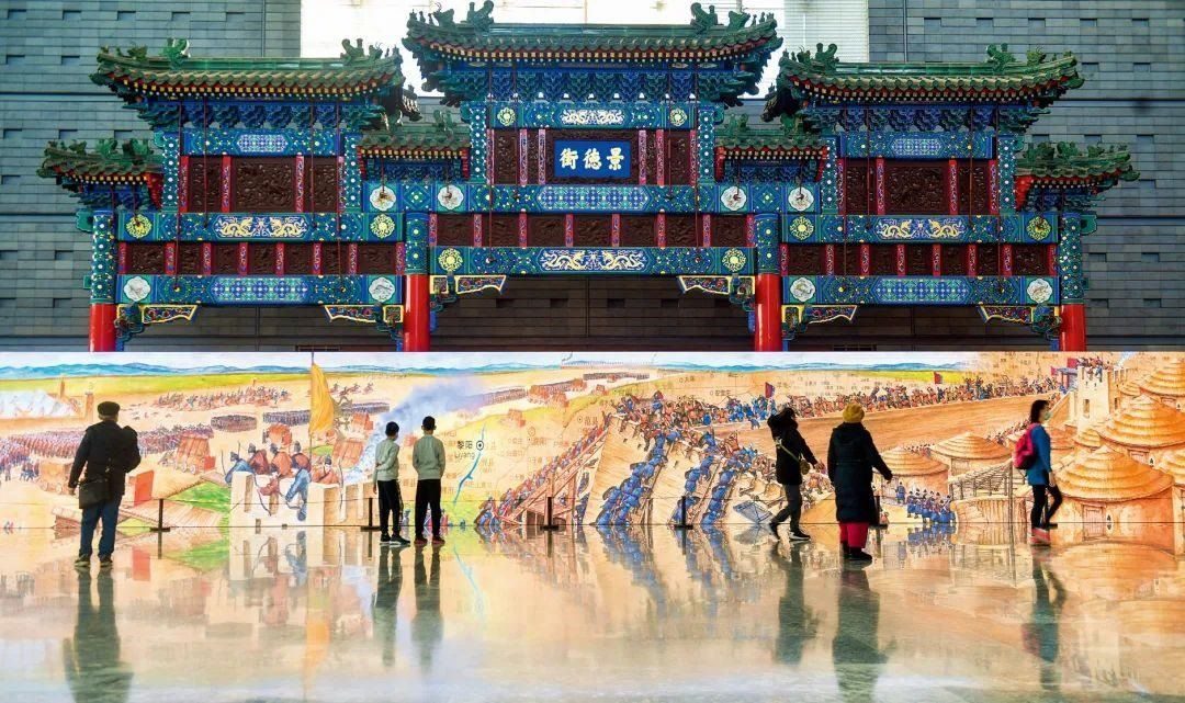 △2022年1月，觀眾在首都博物館參觀“穿越時空的大運河”數字影像展。