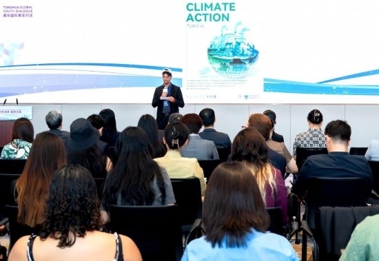 8月29日，在第二屆清華國(guó)際青年對(duì)話論壇活動(dòng)上，正在清華大學(xué)攻讀藥學(xué)博士的埃及留學(xué)生阿姆爾·瓦赫巴分享中國(guó)之旅的感悟。新華社發(fā)（畢尚宏攝）