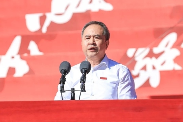 中國科學(xué)院院士、大連理工大學(xué)校長賈振元在2024級新生開學(xué)典禮上致辭。校方供圖