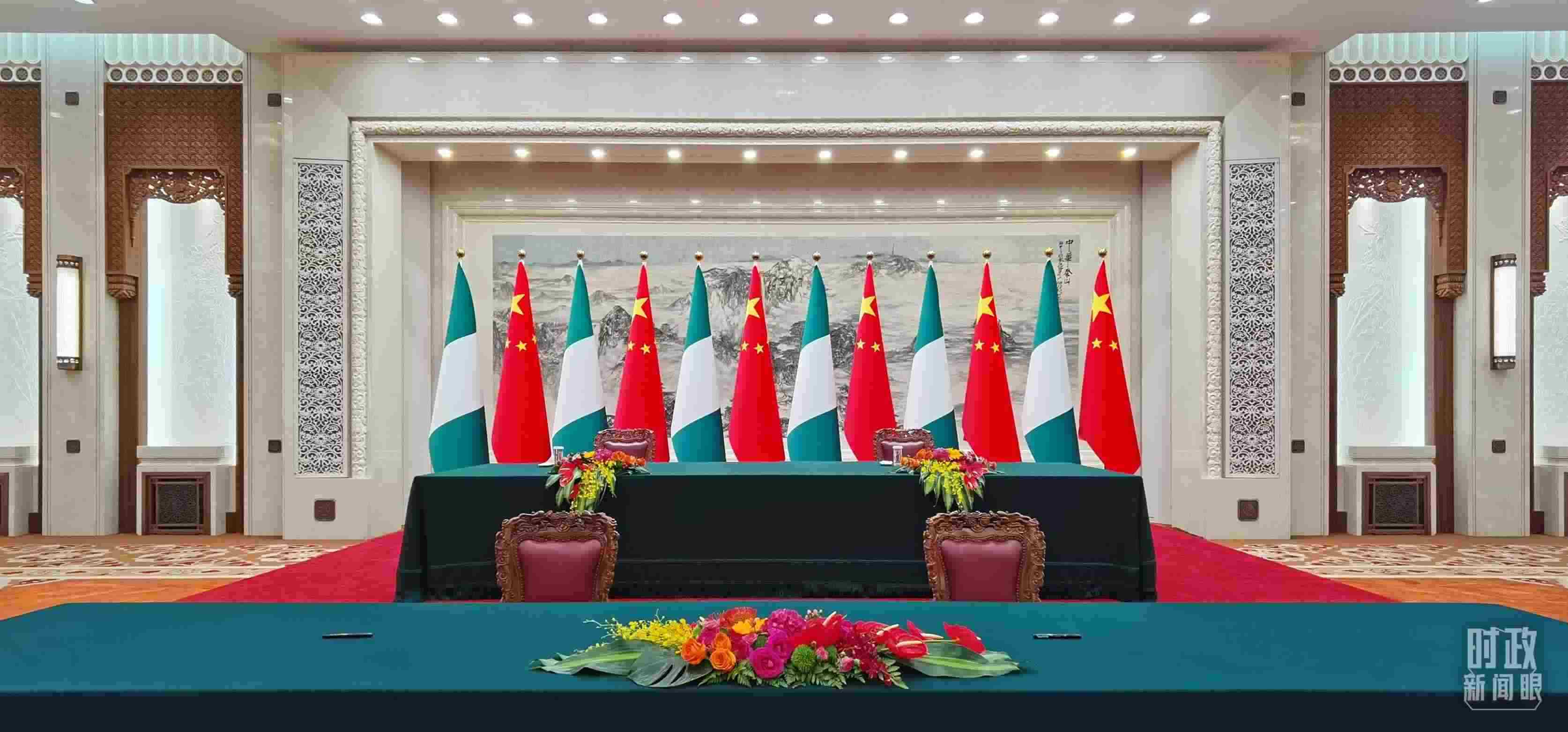  △中尼兩國(guó)元首在這里共同見(jiàn)證簽署多項(xiàng)雙邊合作文件，這是開始前的現(xiàn)場(chǎng)。（總臺(tái)央視記者郭鴻拍攝）