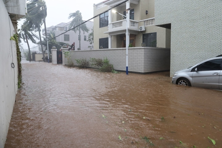 臺風(fēng)“摩羯”導(dǎo)致海南部分地區(qū)出現(xiàn)洪澇。新華社記者 張麗蕓 攝