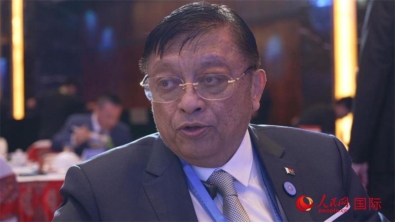 讓·路易·羅班松大使接受人民網(wǎng)專訪。人民網(wǎng) 張若涵攝