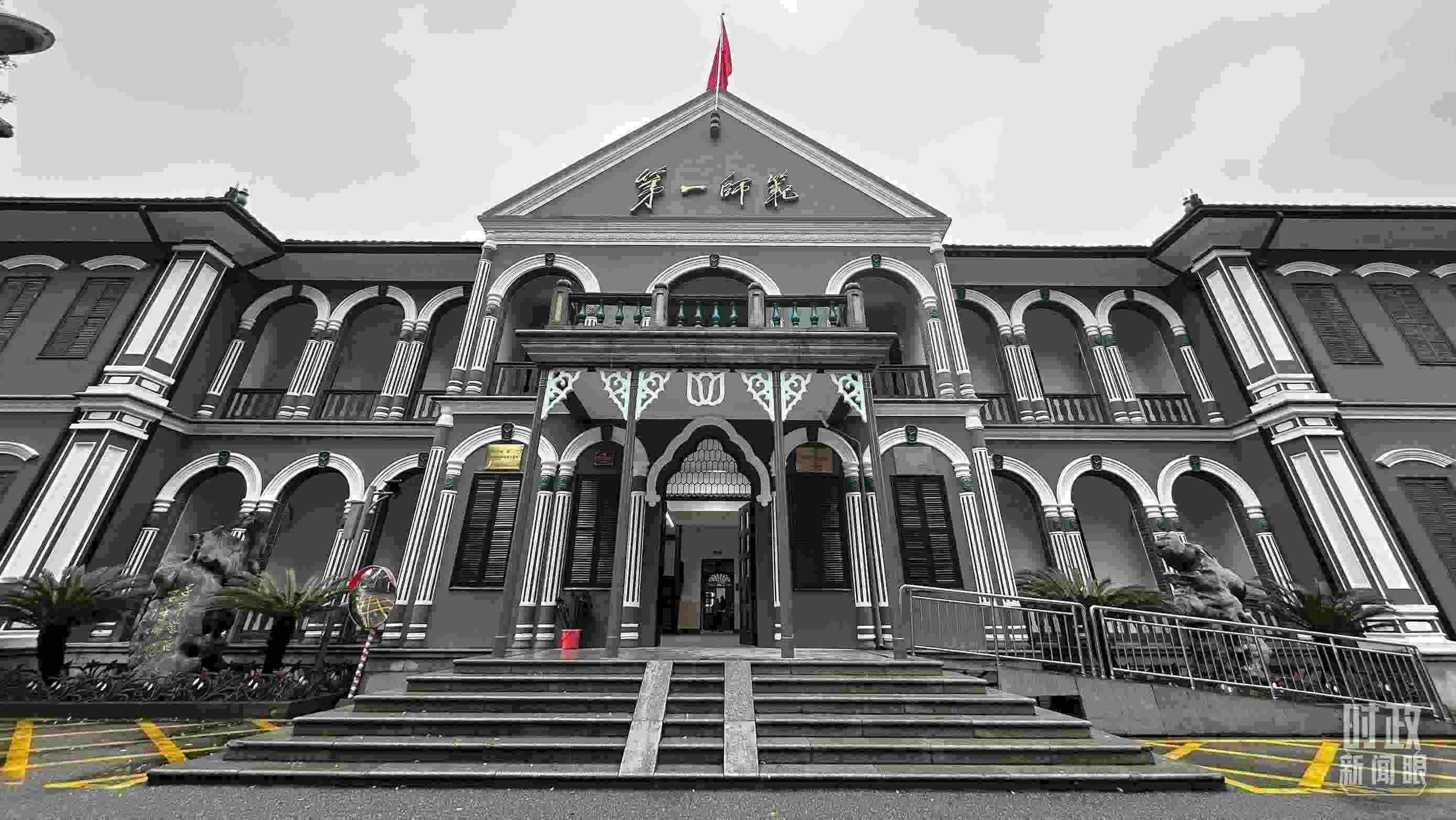  △2024年3月，習近平來到湖南第一師范學院（城南書院校區(qū)）考察。當時他說，國家要強大，必須辦好教育。（總臺央視記者覃思拍攝）