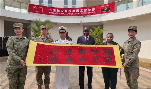 向內(nèi)圖大學(xué)贈(zèng)送書法作品。內(nèi)圖大學(xué)孔子學(xué)院供圖