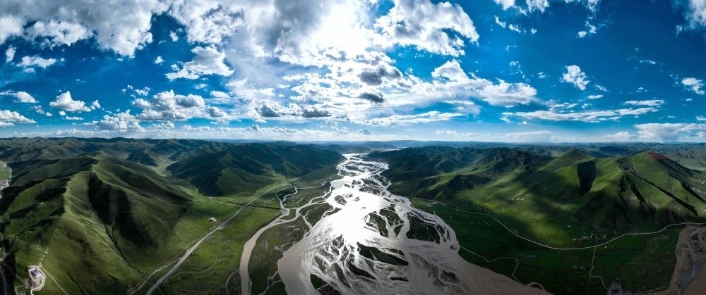 2024年7月31日在青海省果洛藏族自治州達日縣境內(nèi)拍攝的黃河（無人機全景照片）。