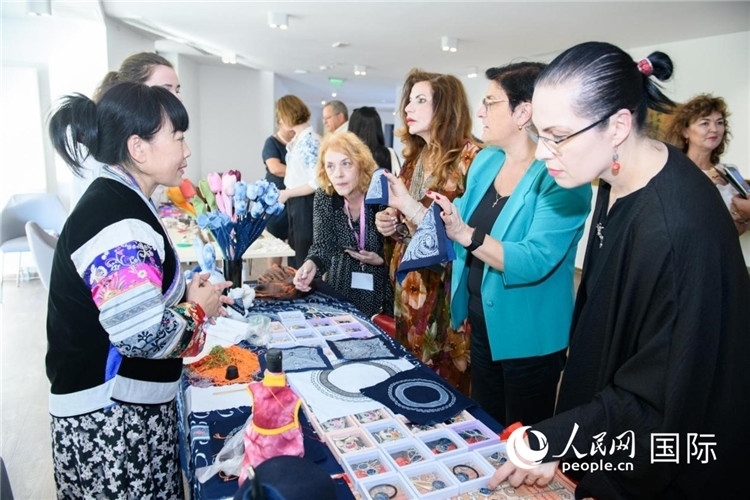 蠟染展示。傅永山攝