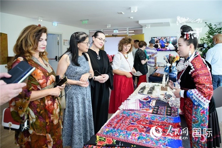 苗族銀器展示。傅永山攝