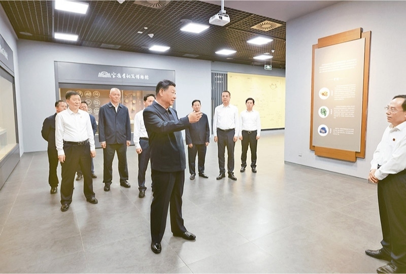 2024年9月10日，中共中央總書記、國(guó)家主席、中央軍委主席習(xí)近平在前往甘肅考察途中，來(lái)到陜西省寶雞市參觀寶雞青銅器博物院。 新華社記者 王曄/攝