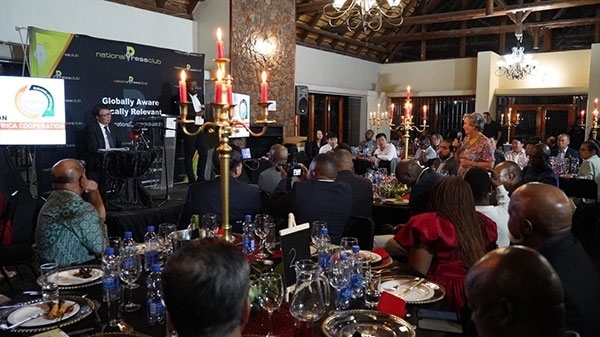 吳大使回答記者提問。人民網(wǎng) 劉暢攝