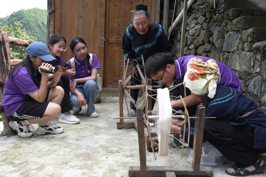 南開大學(xué)師生在貴州省雷山縣南猛村了解鄉(xiāng)村振興成就。（受訪者供圖）