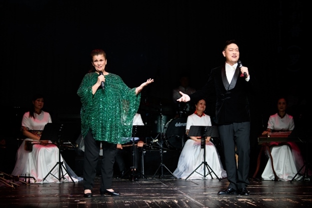 中羅歌唱家合唱《摩爾多瓦的玫瑰》。傅永山 攝