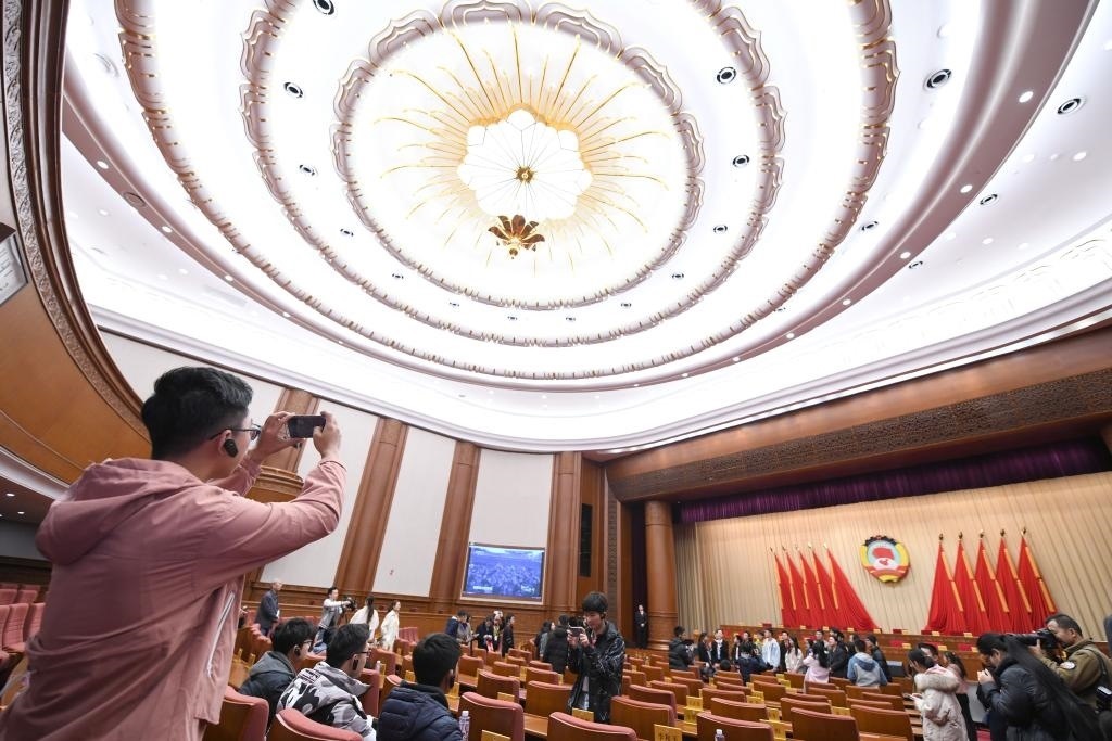 2019年11月16日，全國(guó)政協(xié)機(jī)關(guān)舉辦第一次公眾開放日活動(dòng)，約200名高校師生、街道工作人員、退休干部、居民代表等參加。新華社記者 岳月偉 攝