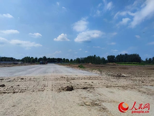 當(dāng)?shù)匾驯唤型５柠}河?xùn)|路。人民網(wǎng) 鞠峰攝