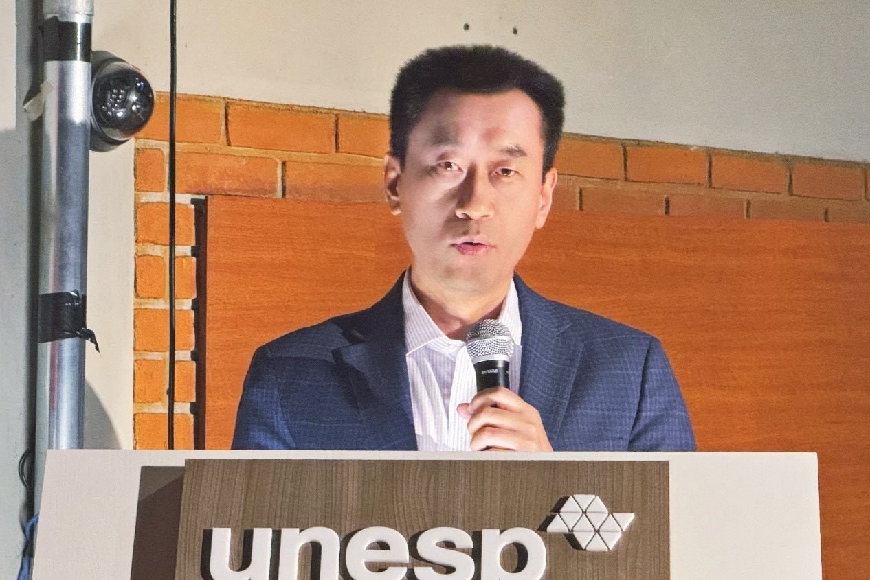 中國(guó)駐圣保羅總領(lǐng)事館副總領(lǐng)事田玉震在活動(dòng)中致辭。圣保羅州立大學(xué)孔子學(xué)院供圖