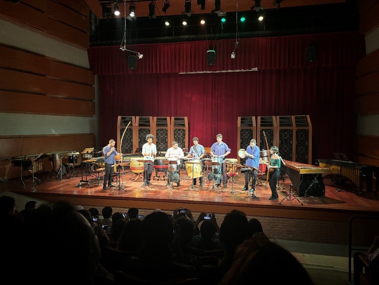 圣保羅州立大學(xué)藝術(shù)學(xué)院打擊樂(lè)團(tuán)在活動(dòng)上表演精彩的節(jié)目。 圣保羅州立大學(xué)孔子學(xué)院供圖