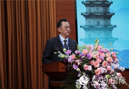 北京語言大學(xué)黨委書記倪海東在“走進(jìn)中華文明——海絲印記 世遺泉州”主題人文交流活動中致辭。人民網(wǎng) 王婧攝