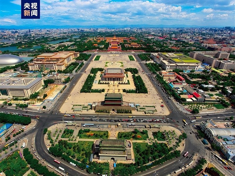 △全長7.8公里的北京中軸線上，分布有鐘鼓樓、景山、故宮等15處遺產(chǎn)構(gòu)成要素。