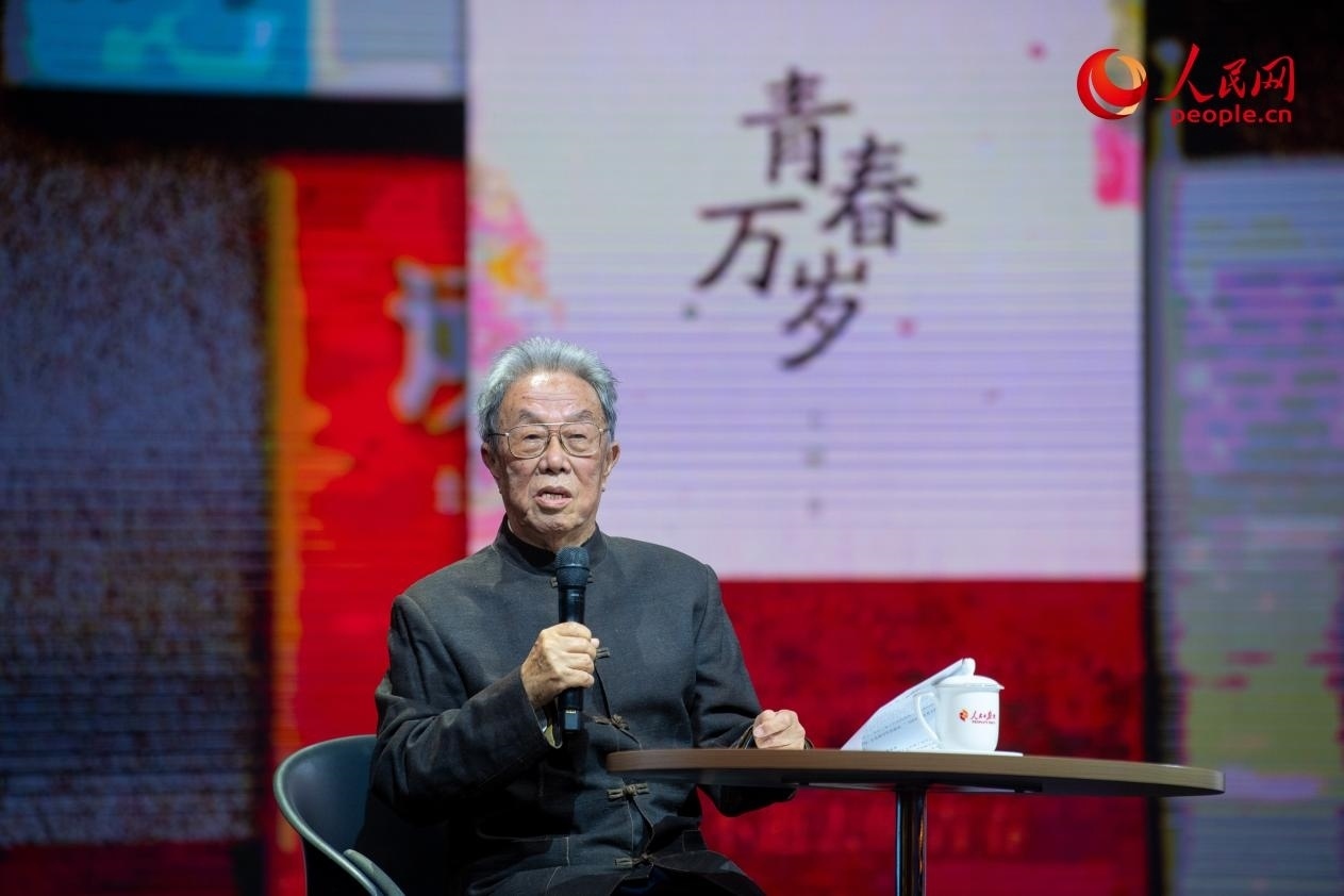 王蒙以《與時代同行 與人民同心》為題演講。人民網(wǎng)記者 翁奇羽攝