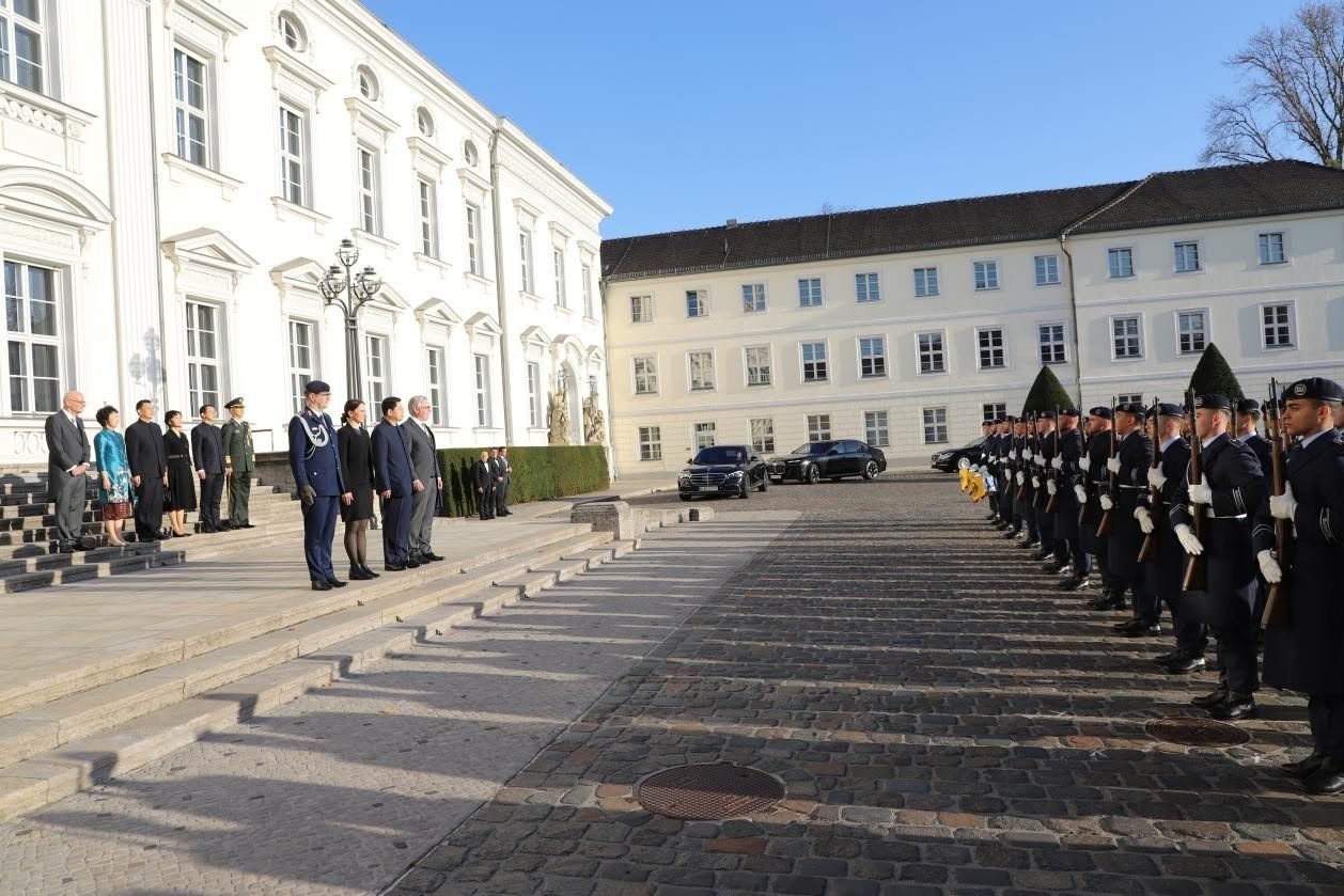 新任中國駐德國大使鄧洪波向德國總統(tǒng)施泰因邁爾遞交國書。中國駐德國大使館供圖