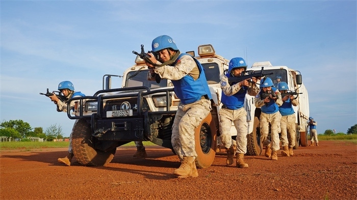 應急分隊戰(zhàn)術(shù)行進。張洪奧攝