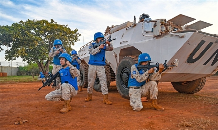 保持防衛(wèi)警戒。孫千攝