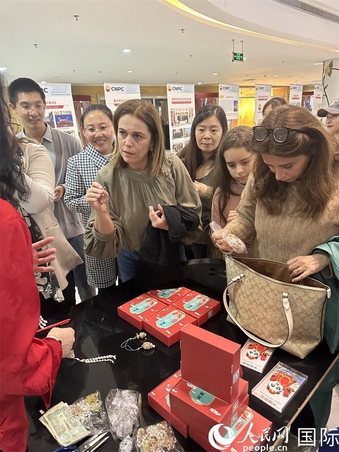 中國傳統(tǒng)非物質文化遺產互動展示。人民網(wǎng)記者 郝瑞敏攝