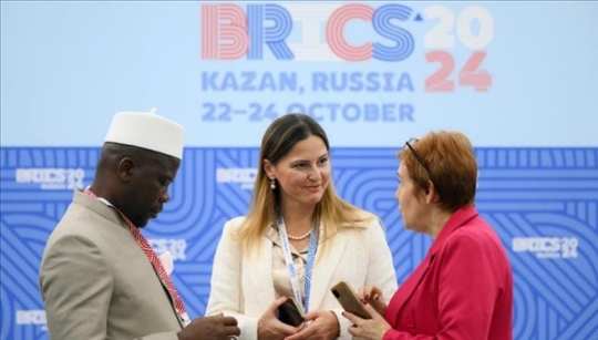 金磚國(guó)家領(lǐng)導(dǎo)人第十六次會(huì)晤期間，新聞?dòng)浾咴趪?guó)際新聞中心工作