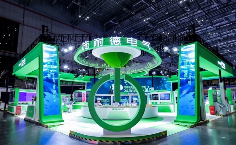 2023年，施耐德電氣在第六屆中國國際進口博覽會現(xiàn)場。施耐德電氣供圖