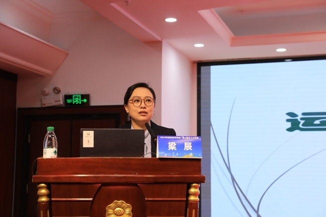 國(guó)家體育總局運(yùn)動(dòng)醫(yī)學(xué)研究所醫(yī)務(wù)監(jiān)督中心副主任、中國(guó)體育科學(xué)學(xué)會(huì)運(yùn)動(dòng)醫(yī)學(xué)分會(huì)副秘書長(zhǎng)梁辰授課。主辦方供圖