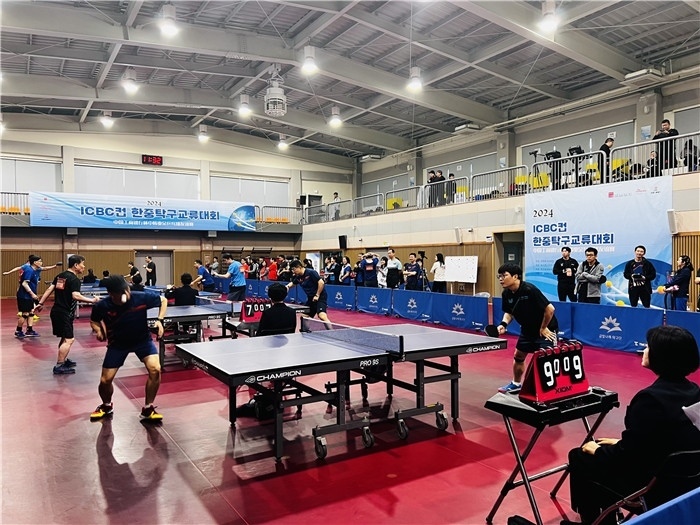 圖為中韓業(yè)余乒乓球友誼賽現(xiàn)場。 首爾中國文化中心供圖