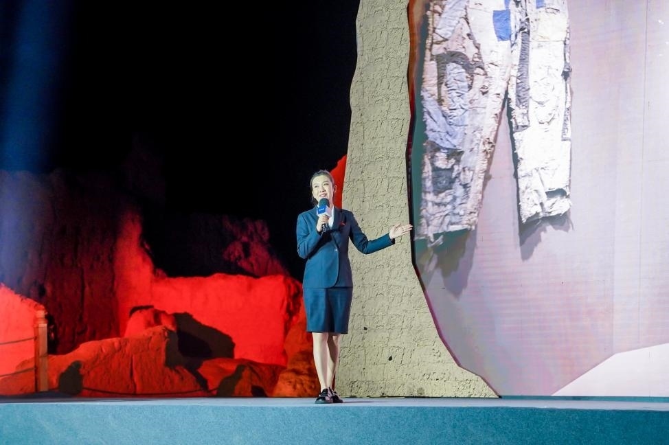 顧晨葉在“何以中國(guó)·五星出東方”網(wǎng)絡(luò)主題宣傳活動(dòng)現(xiàn)場(chǎng)演講。人民視頻供圖