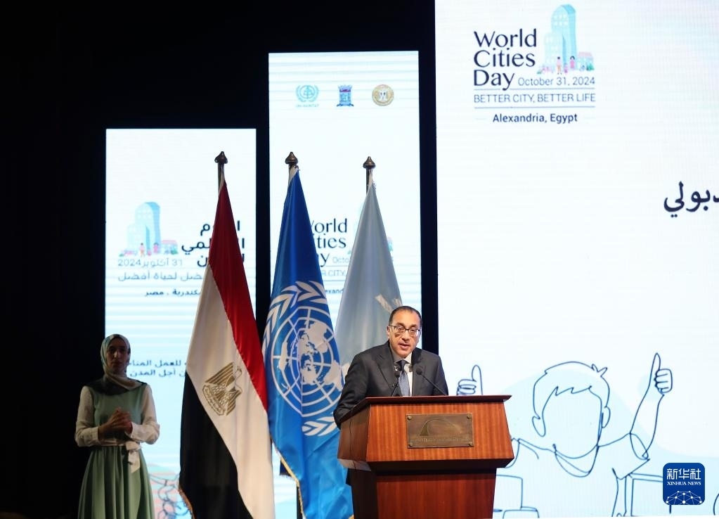 10月31日，在埃及亞歷山大，埃及總理馬德布利在活動(dòng)上致辭。新華社記者 王東震 攝