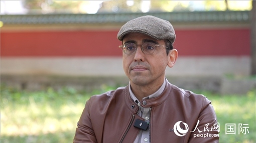 巴西漢學(xué)家喬治·西內(nèi)迪諾（中文名“沈友友”）。人民網(wǎng)記者 劉寧攝