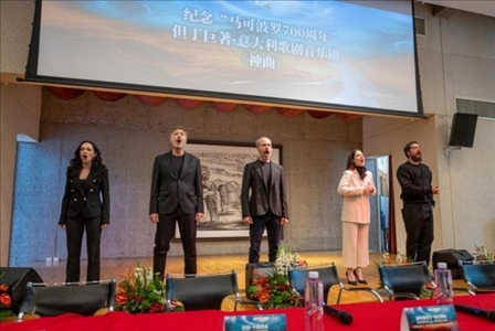 發(fā)布會現(xiàn)場，主創(chuàng)表演音樂劇片段。主辦方供圖