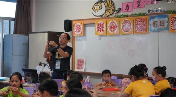 剪紙教學(xué)。主辦方供圖