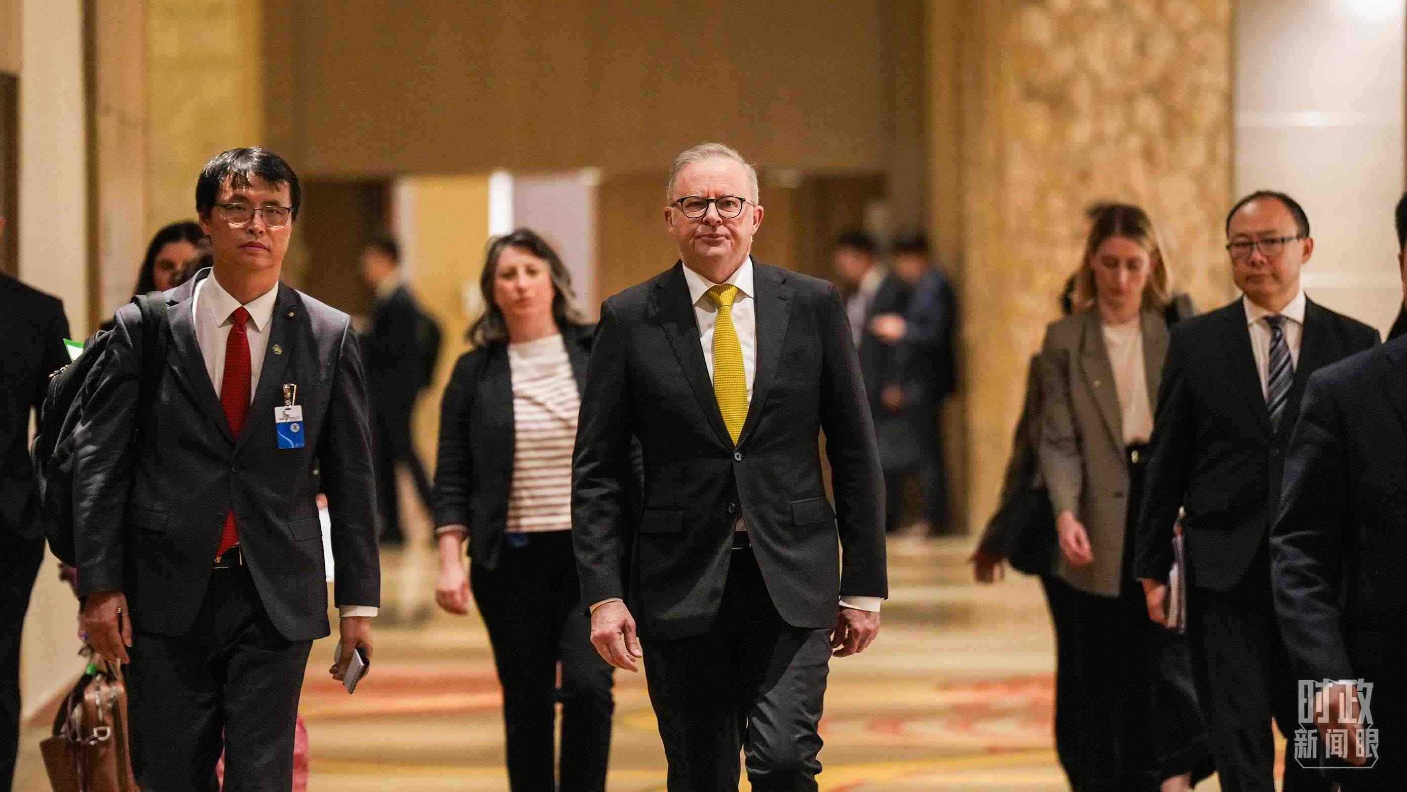 △澳大利亞總理阿爾巴尼斯抵達(dá)會(huì)見現(xiàn)場(chǎng)。（總臺(tái)記者李晉拍攝）