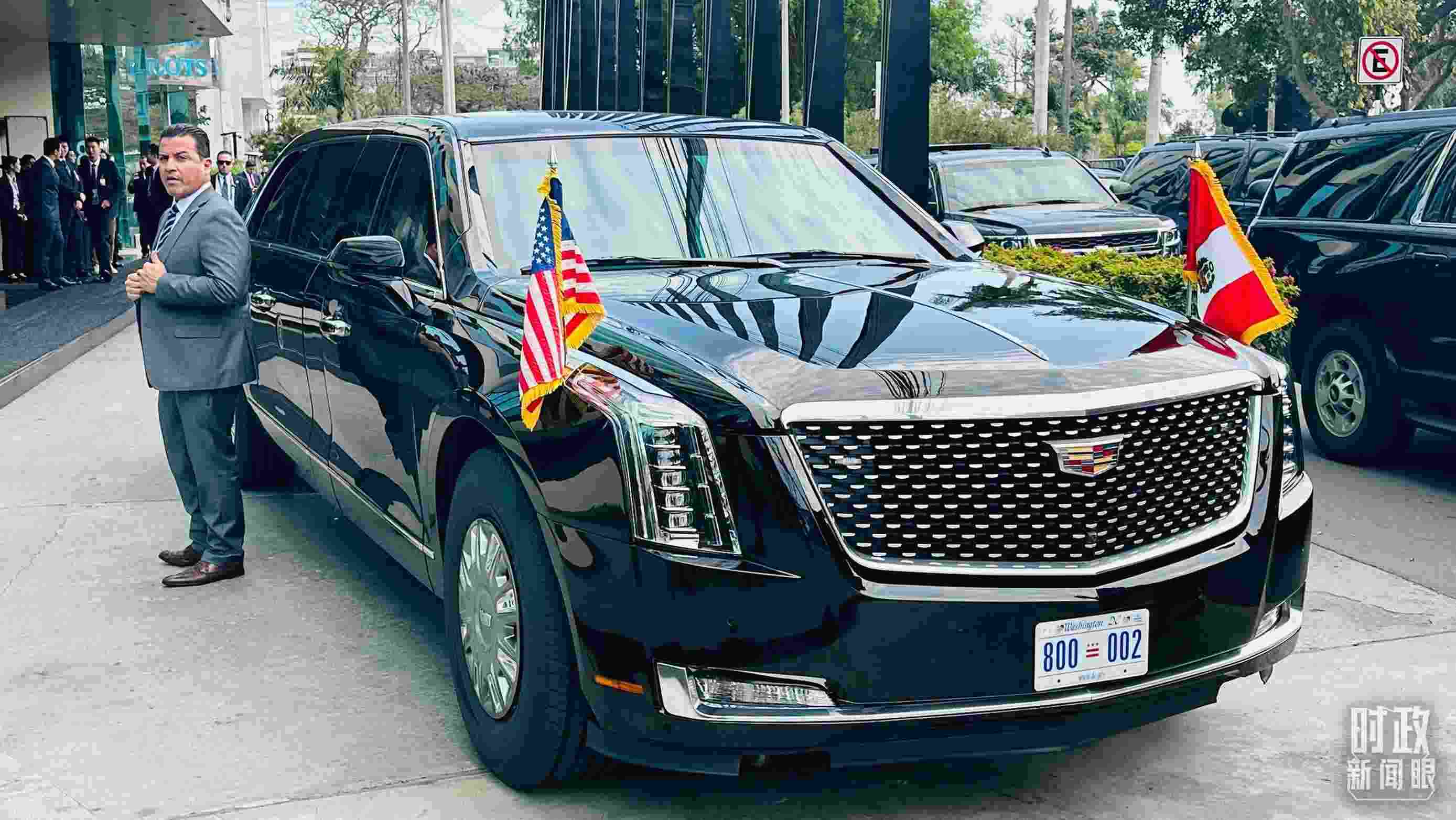 美國(guó)總統(tǒng)拜登乘車抵達(dá)中美元首會(huì)晤現(xiàn)場(chǎng)。（總臺(tái)央視記者范一鳴拍攝）