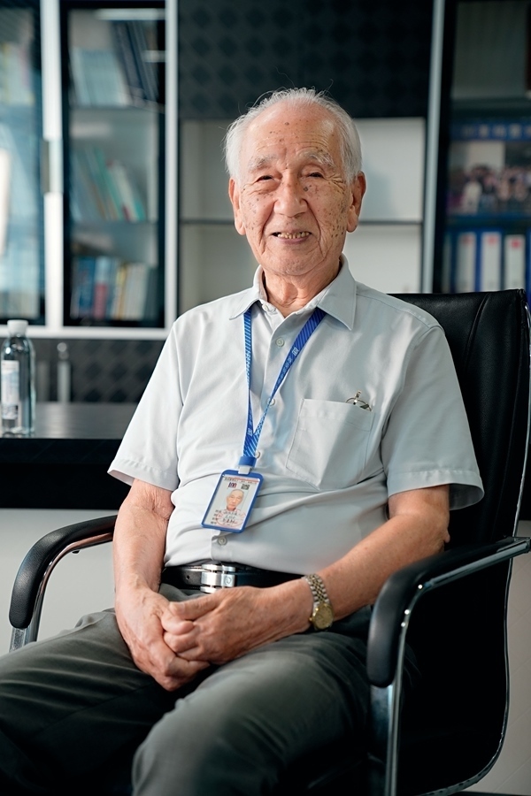 2024年8月，佐佐木俊一在深圳接受本刊記者采訪。