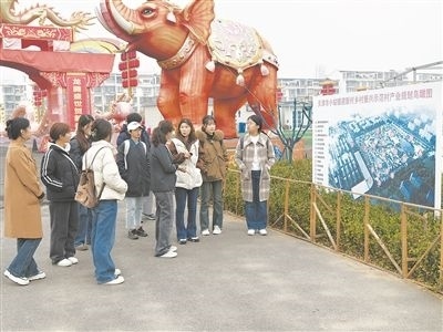 圖為南開大學“文旅融合創(chuàng)新與實踐”微專業(yè)學生正在調(diào)研。受訪者供圖