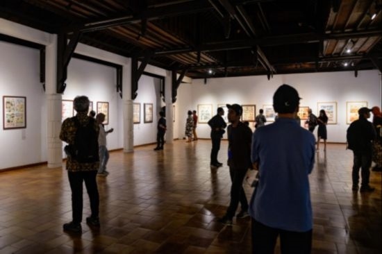 觀眾參觀“東盟-中國人文交流年”漫畫大賽展覽。記者 徐欽 攝