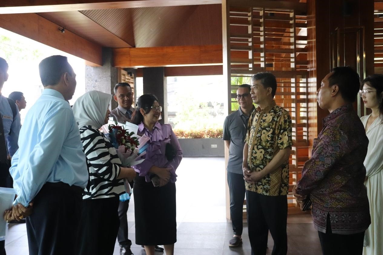 馬蒂尼與師生交流。烏達(dá)雅納大學(xué)旅游孔子學(xué)院供圖