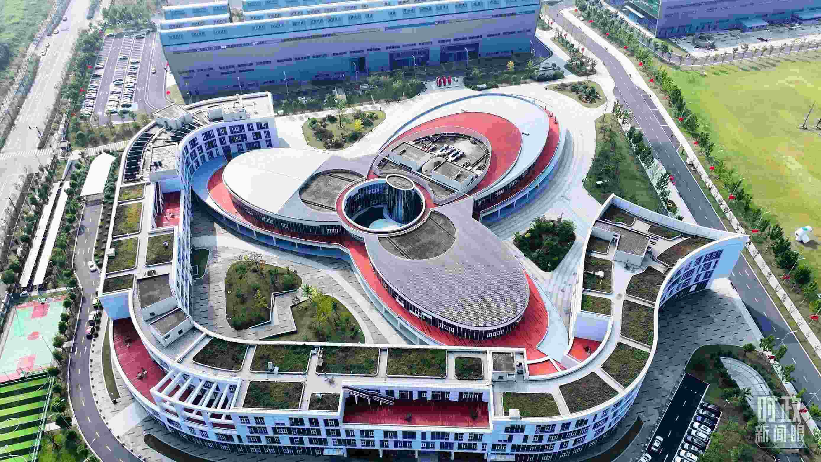 △位于合肥未來(lái)大科學(xué)城的聚變堆主機(jī)關(guān)鍵系統(tǒng)綜合研究設(shè)施園區(qū)。（總臺(tái)記者陳志猛拍攝）