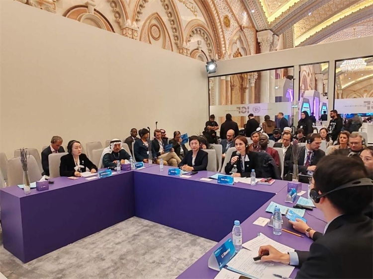 圖為與會(huì)代表圍繞主題進(jìn)行發(fā)言討論。中國(guó)傳媒大學(xué)供圖。