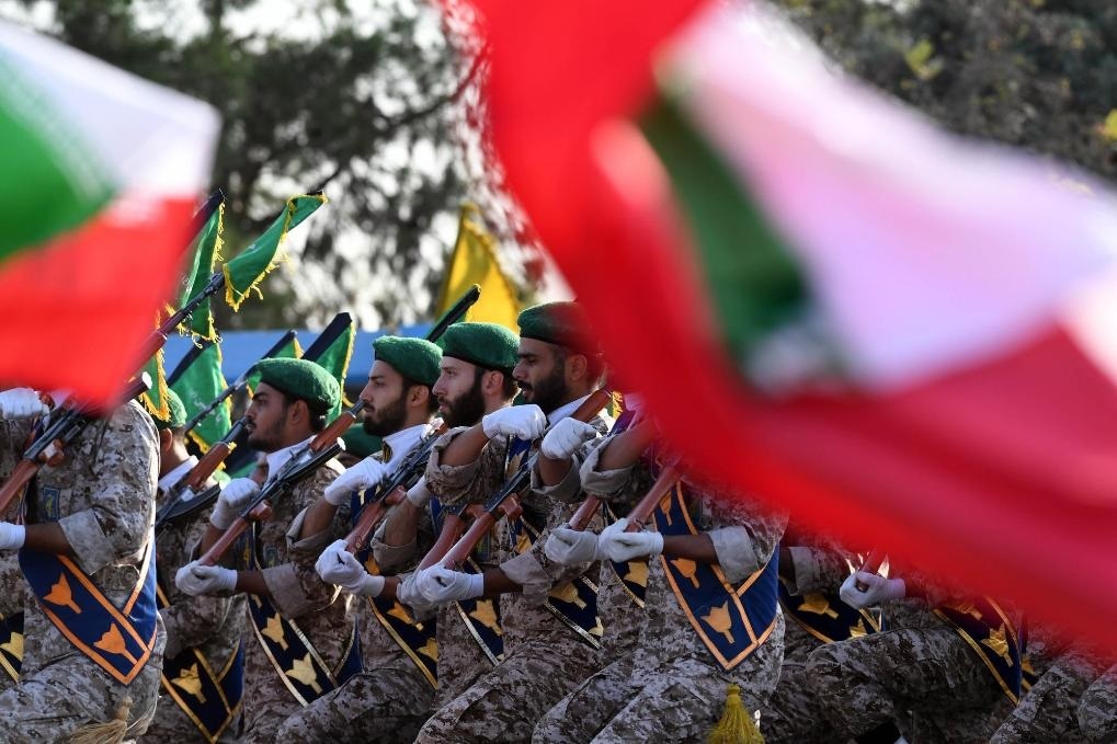 2024年9月21日，伊朗軍人在首都德黑蘭參加閱兵式。新華社記者沙達提攝