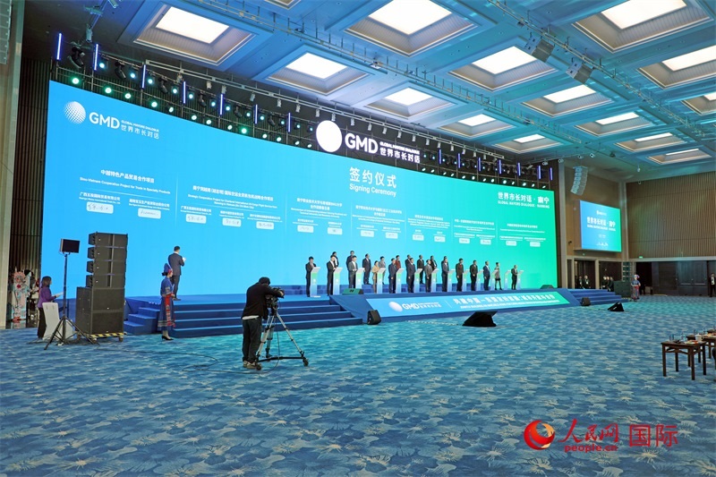 活動現(xiàn)場舉行的中國同東盟國家交流合作項目簽約。人民網(wǎng)記者趙益普攝