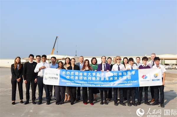 合影留念。人民網(wǎng)記者 任皓宇攝