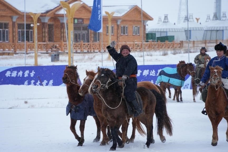呼倫貝爾冰雪那達慕。人民網(wǎng)記者 趙夢月攝