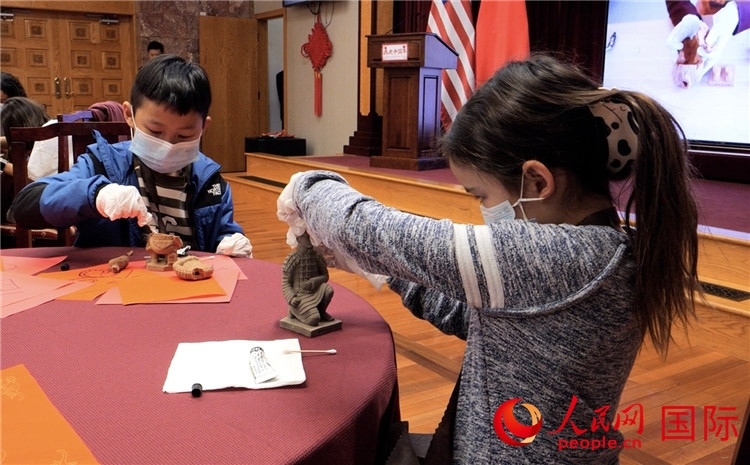 “我是文物修復(fù)師”活動(dòng)環(huán)節(jié)。李鑫江攝