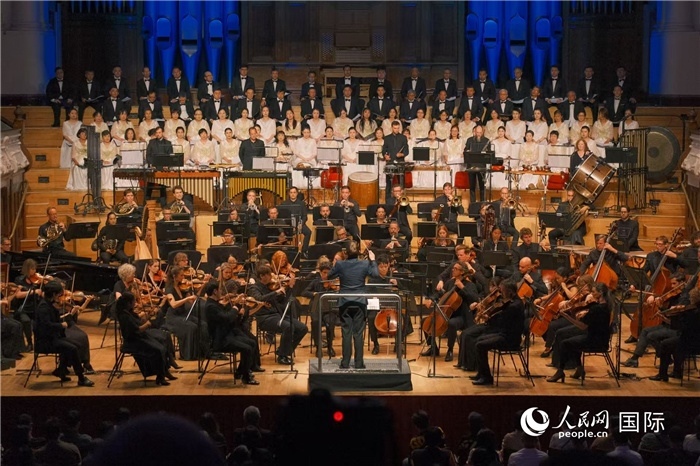 奧克蘭市政廳《空?！方豁懬莩霈F(xiàn)場。張波若攝