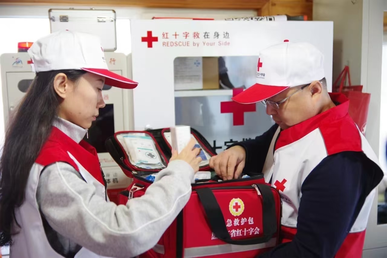 應(yīng)急救援志愿者培訓(xùn)現(xiàn)場(chǎng)。 中國(guó)紅十字會(huì)總會(huì)供圖